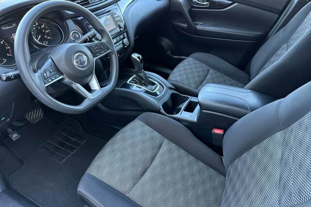 Used 2017 Nissan Rogue Sport SV image 10