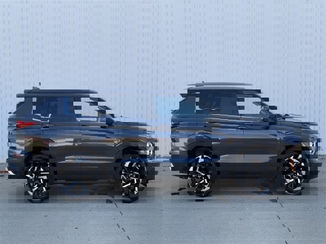 Used 2024 Mitsubishi Outlander SE image 3