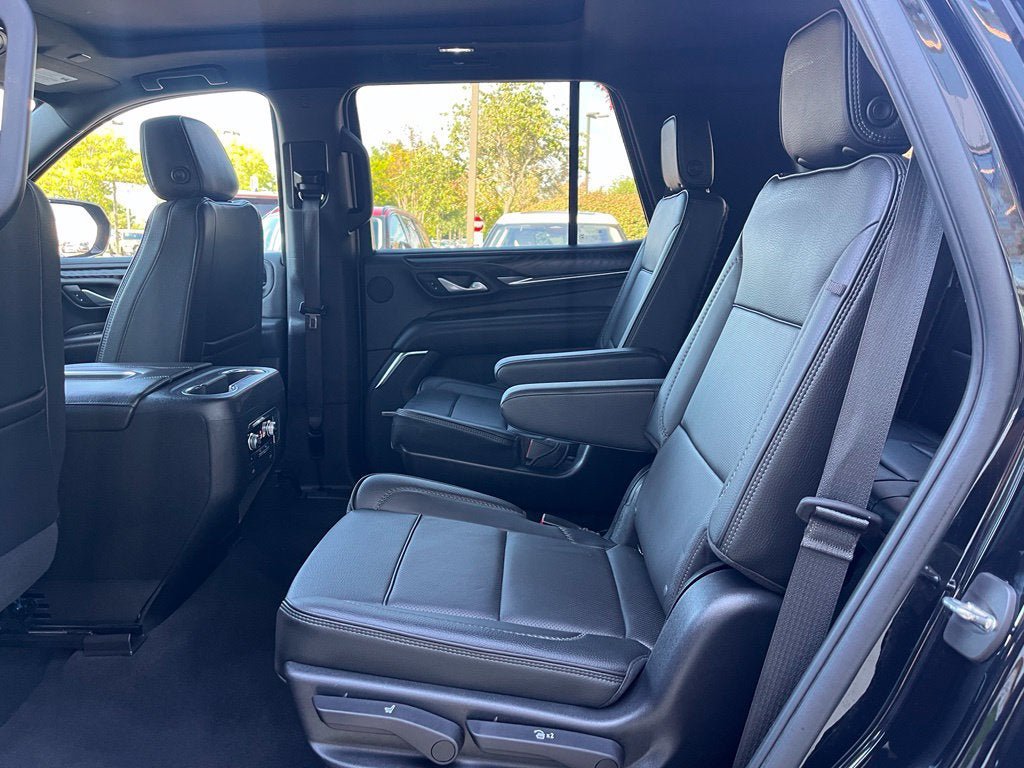 Used 2022 GMC Yukon Denali w/ Denali Premium Package AWD/4WD image 13