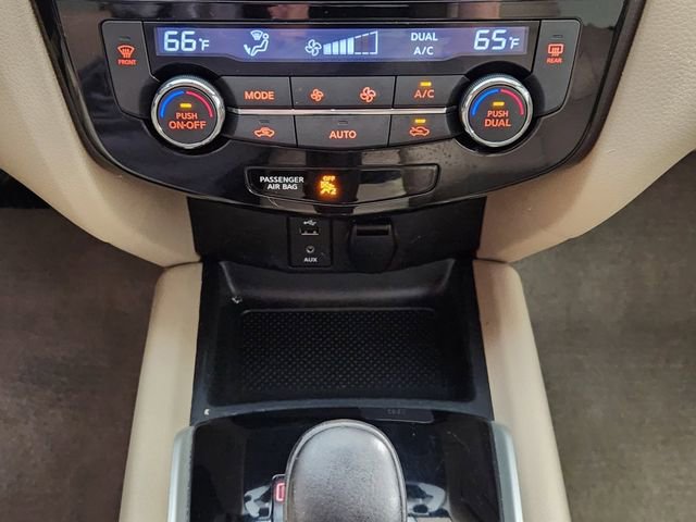 Used 2016 Nissan Rogue SL w/ SL Premium Package image 19