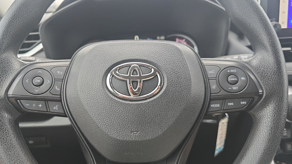 Used 2025 Toyota RAV4 LE FWD image 12