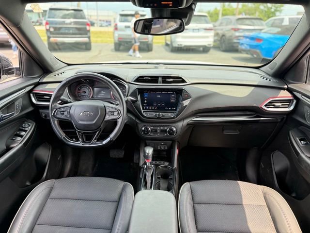 Used 2022 Chevrolet TrailBlazer RS w/ Technology Package FWD image 2