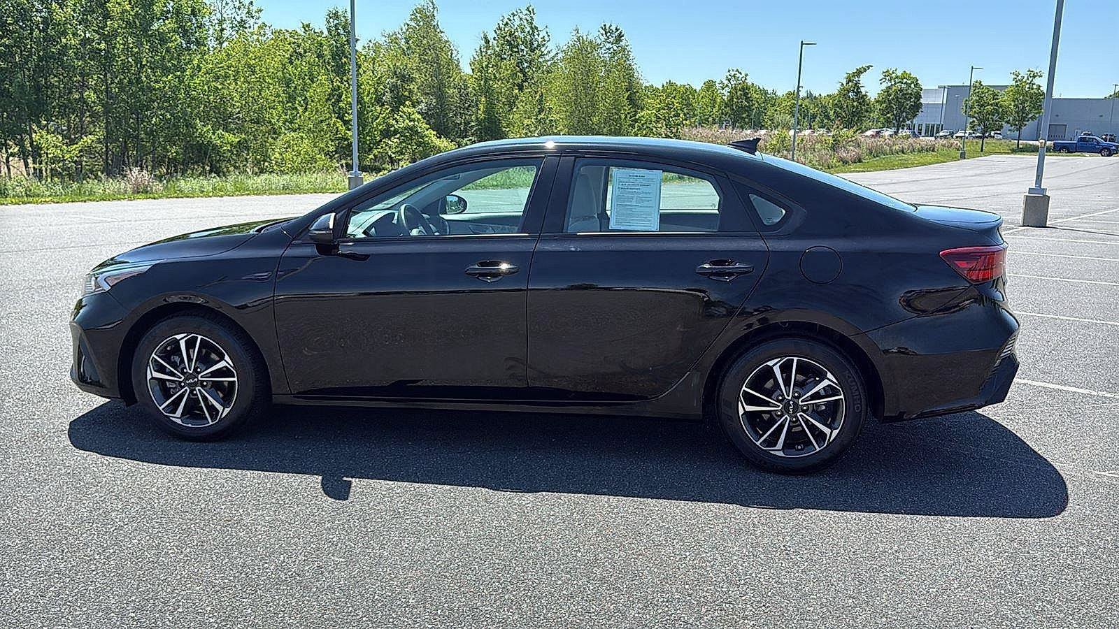 Used 2023 Kia Forte LXS w/ LXS Technology Package FWD image 9