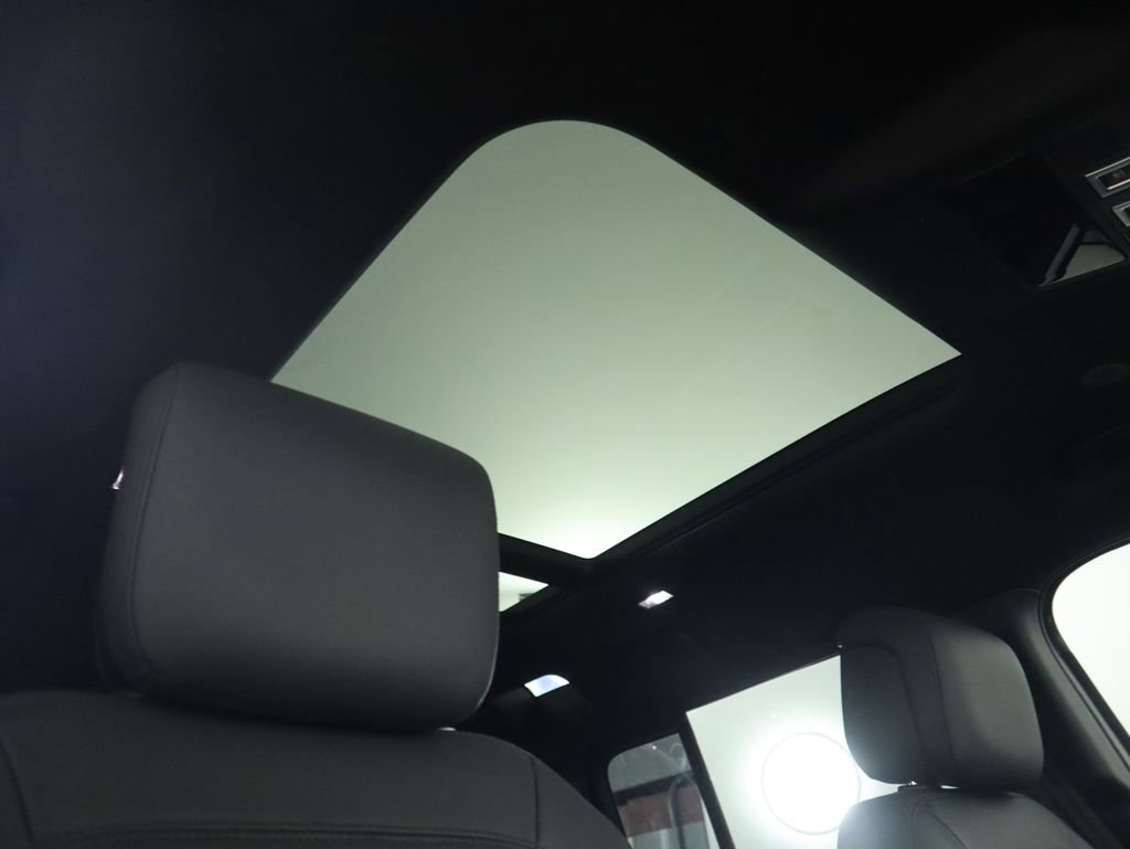 New 2025 Land Rover Defender 110 S image 20