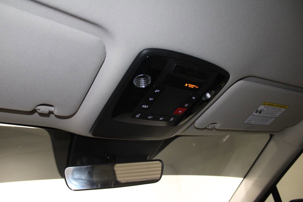 Used 2025 Kia Carnival EX image 22