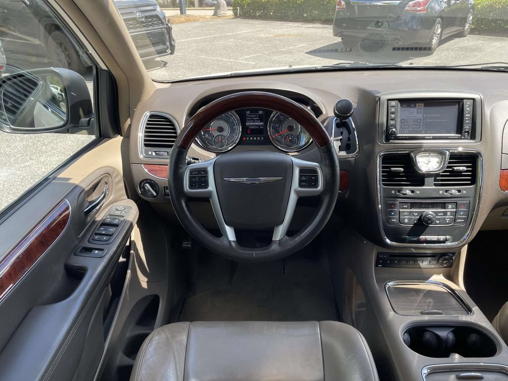 Used 2012 Chrysler Town & Country Limited FWD image 14