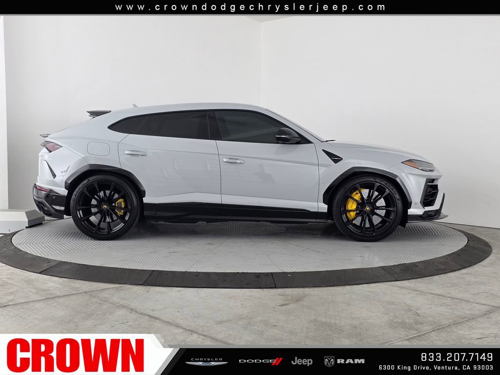 Used 2022 Lamborghini Urus AWD/4WD image 8