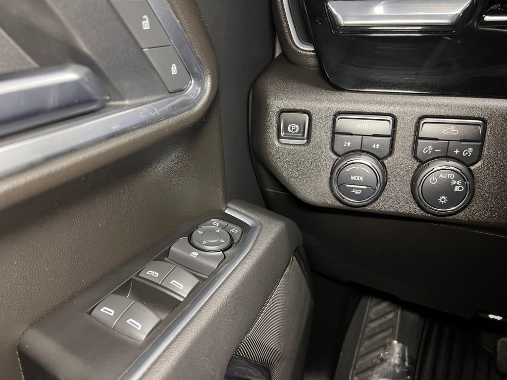 Used 2025 Chevrolet Silverado 1500 LT image 16