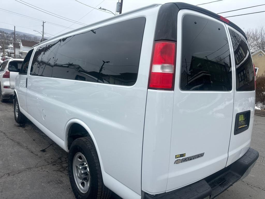 Used 2017 Chevrolet Express 3500 LT w/ LT Preferred Equipment Group image 5