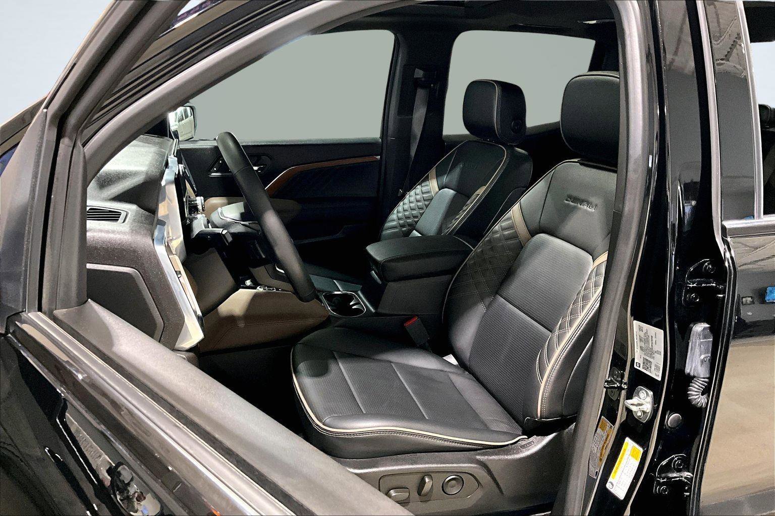 Used 2023 GMC Canyon Denali image 26