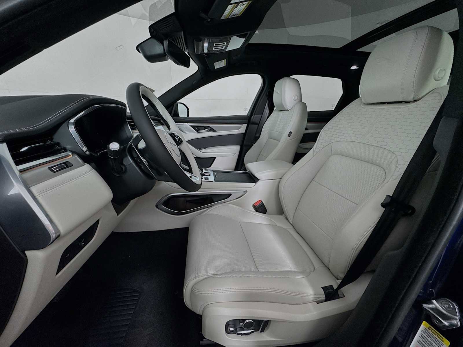 New 2026 Jaguar F-PACE R-Dynamic S image 11