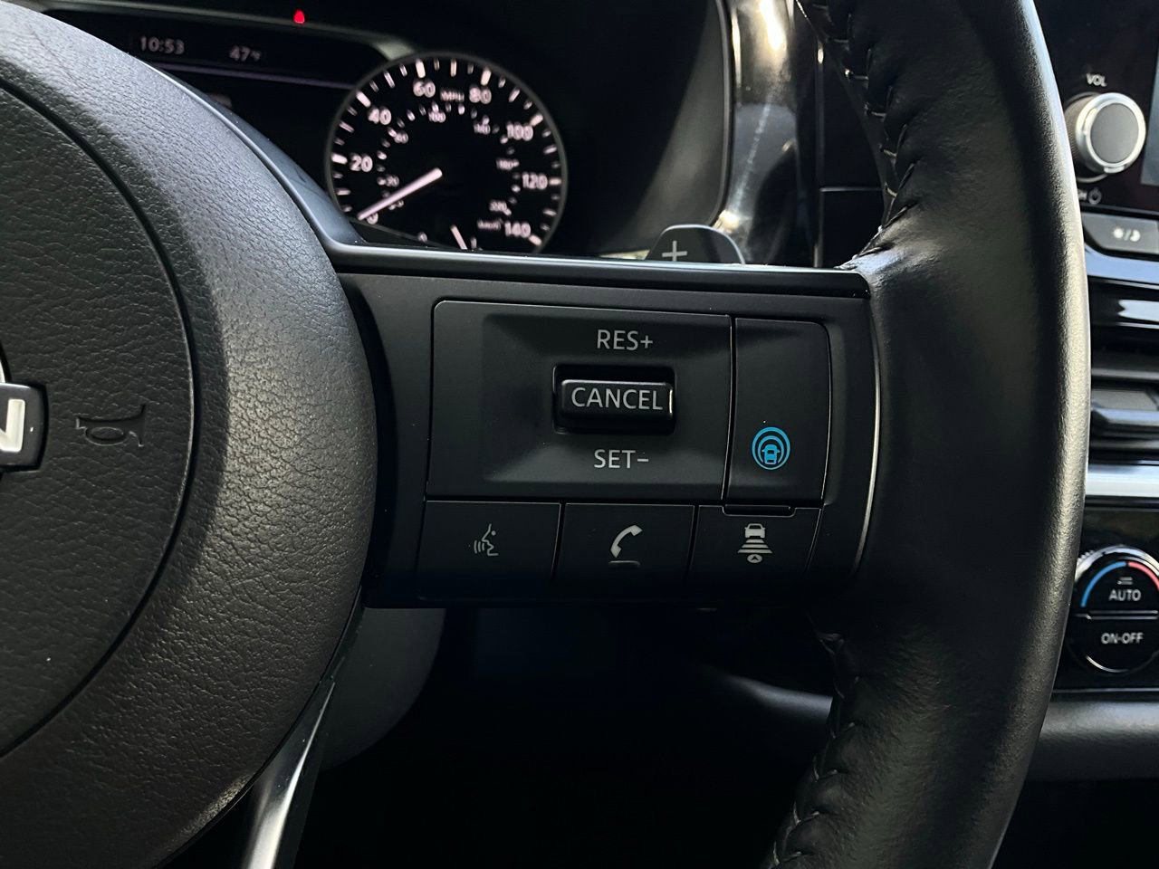 Used 2024 Nissan Pathfinder SV image 36