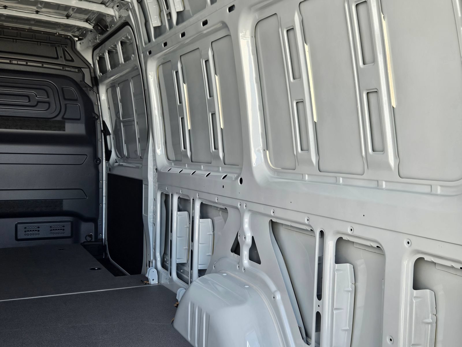 New 2025 Mercedes-Benz eSprinter 170 Cargo image 37