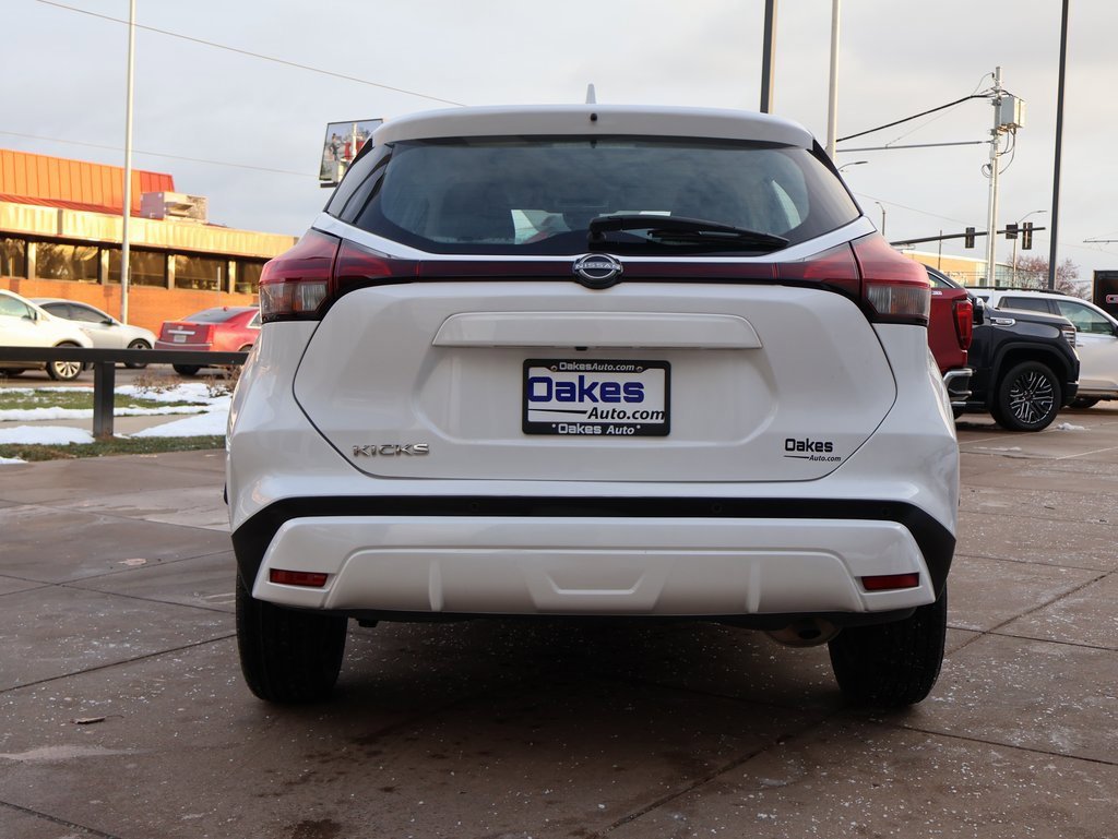 Used 2022 Nissan Kicks S image 6