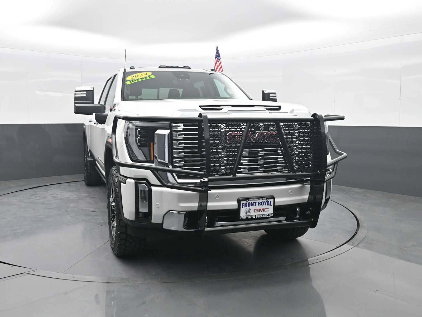 Used 2024 GMC Sierra 3500 Denali w/ Denali Reserve Package AWD/4WD image 2