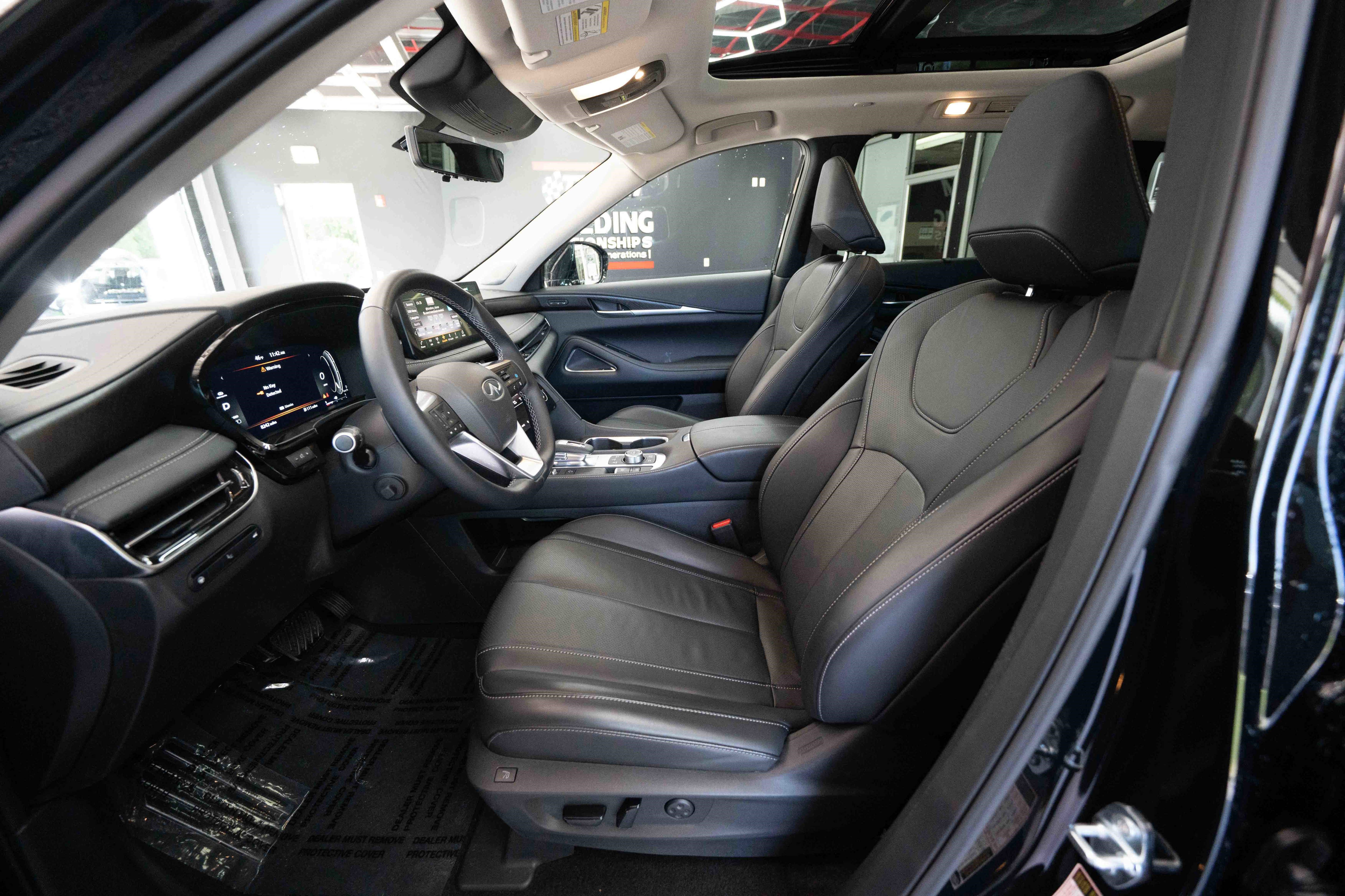 Used 2025 INFINITI QX60 Sensory w/ Vision Package image 9