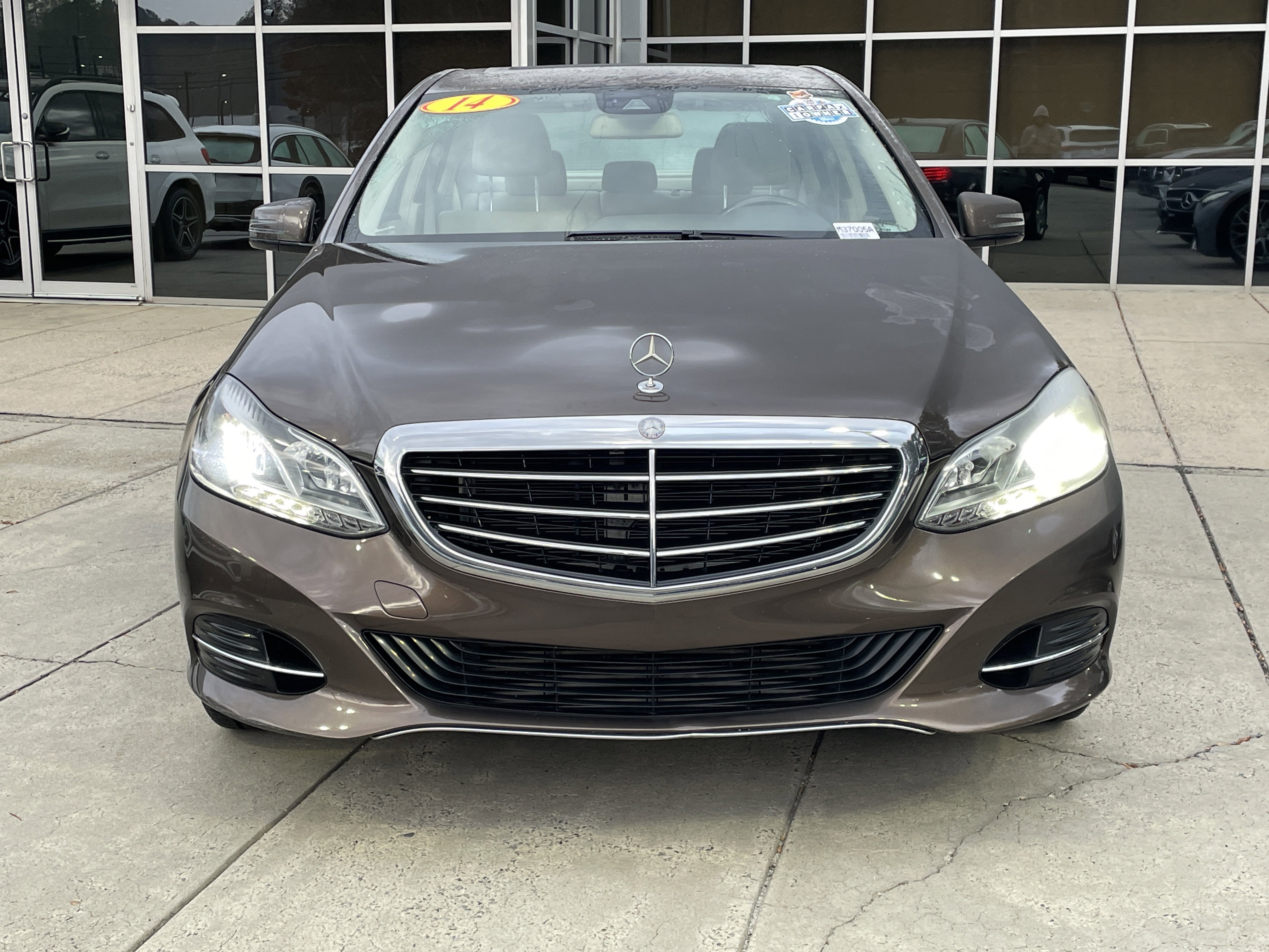 Used 2014 Mercedes-Benz E 250 BlueTEC Sedan image 3