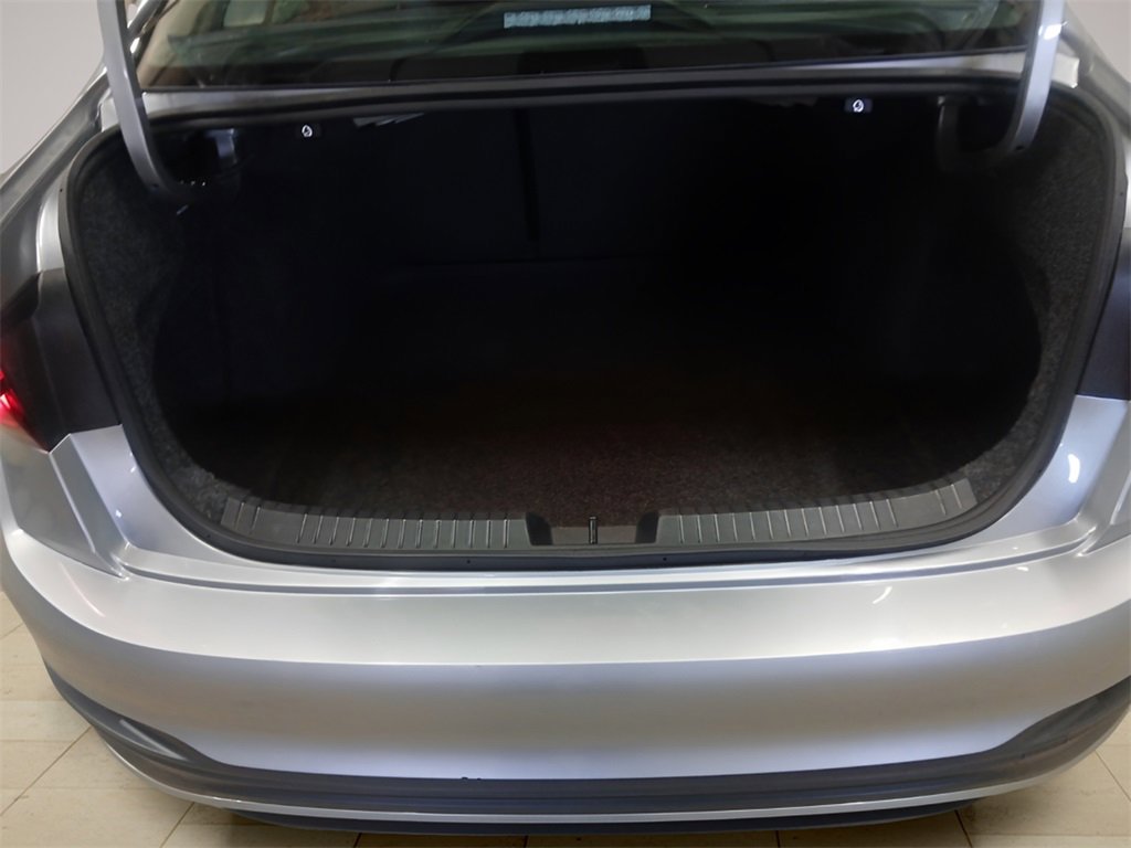 Used 2024 Volkswagen Jetta SE image 21