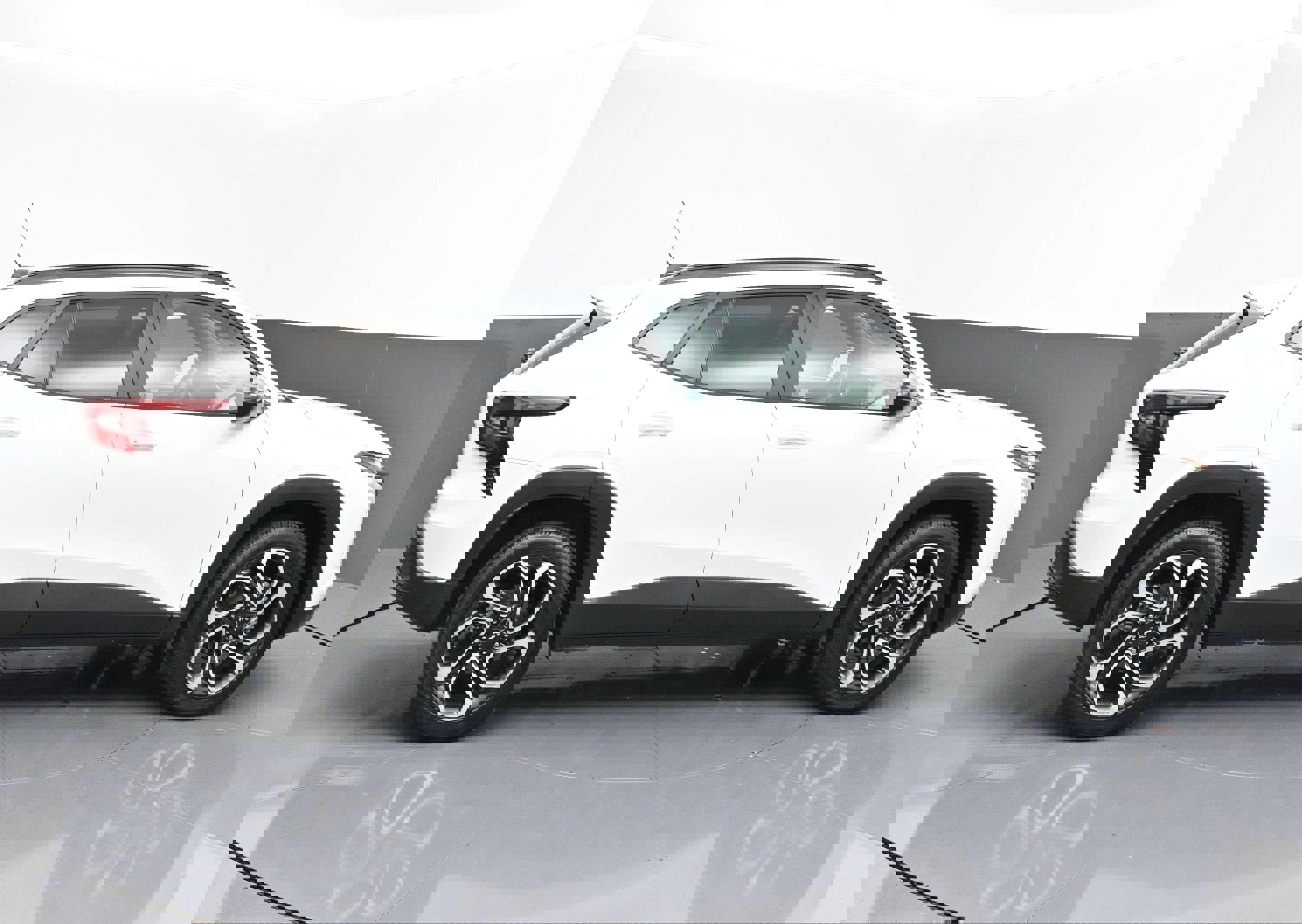 Certified 2025 Chevrolet Trax RS w/ Driver Confidence Package image 8