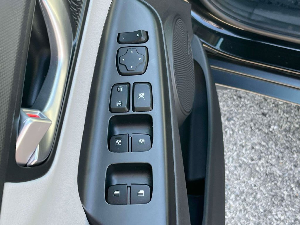 Used 2022 Hyundai Kona Limited AWD/4WD image 14