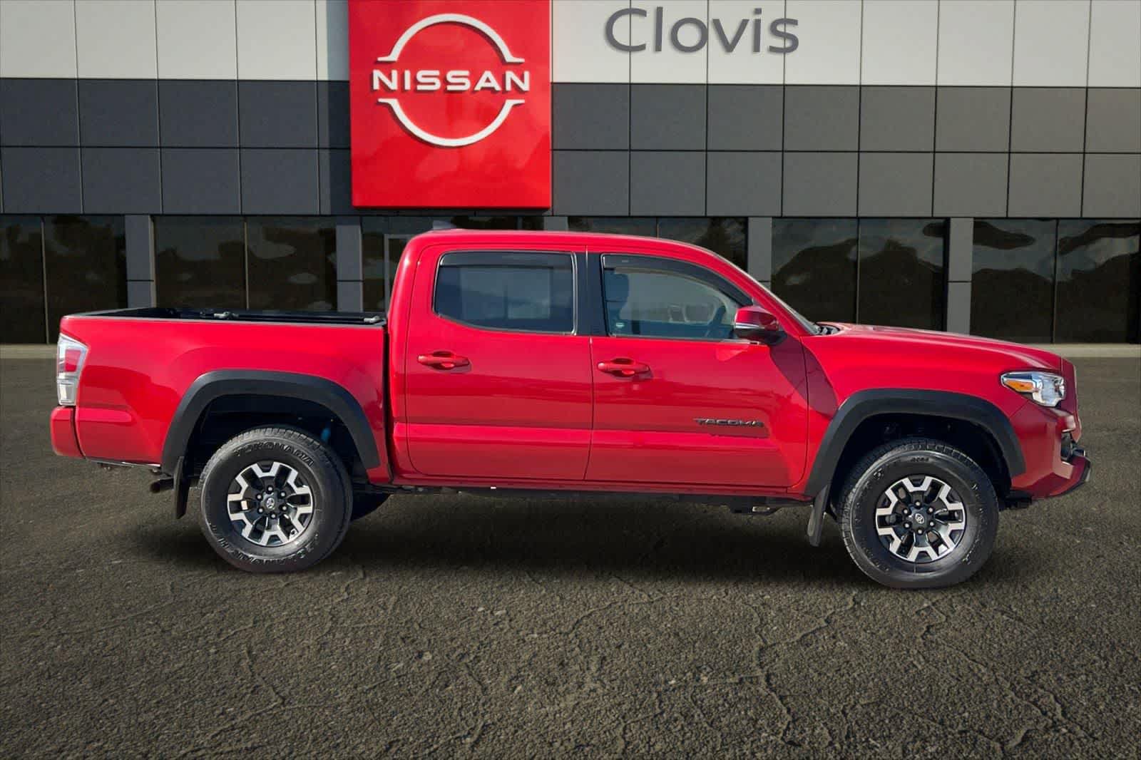 Used 2022 Toyota Tacoma TRD Off-Road w/ Technology Package AWD/4WD image 9