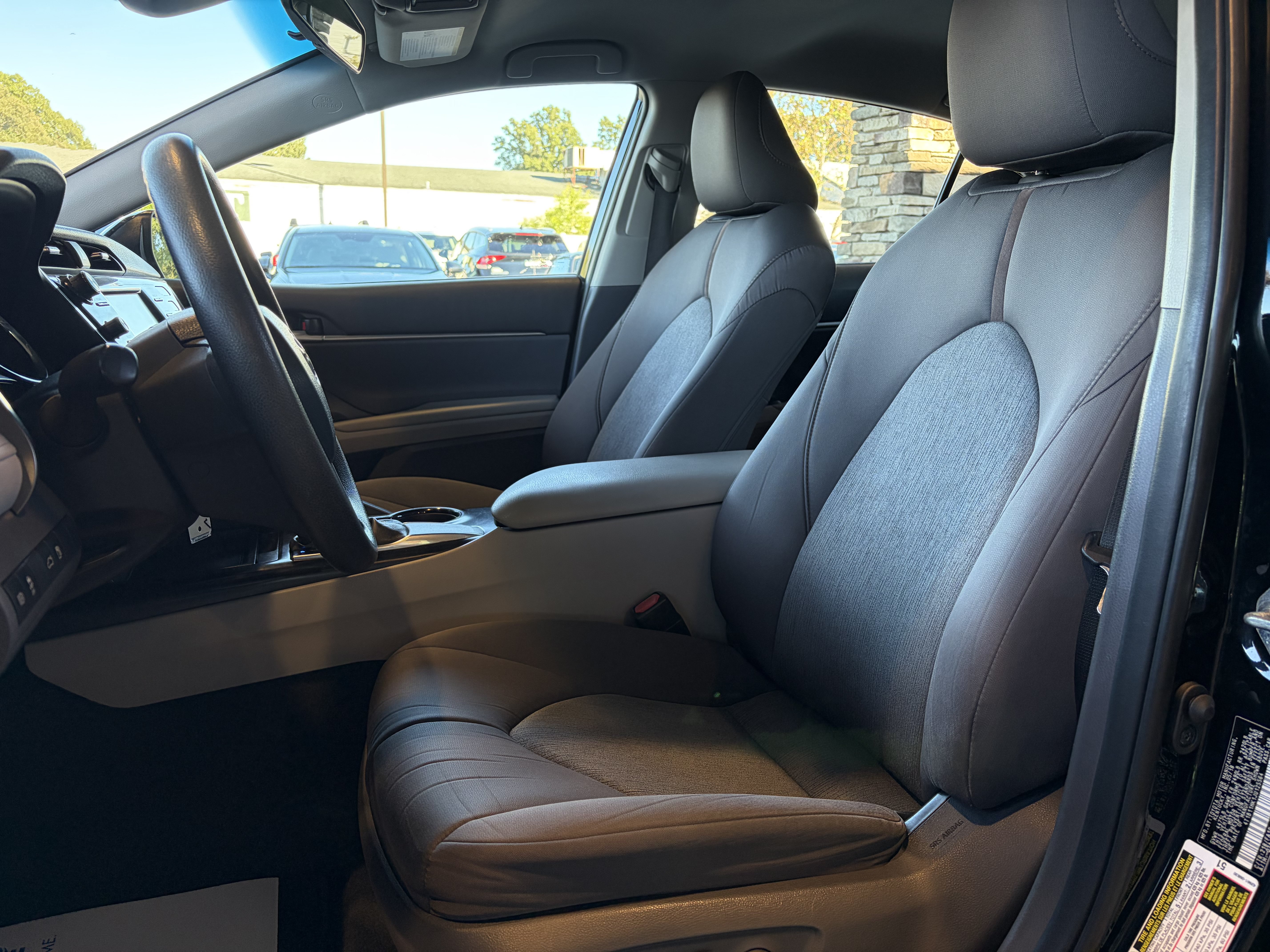 Used 2018 Toyota Camry LE FWD image 12