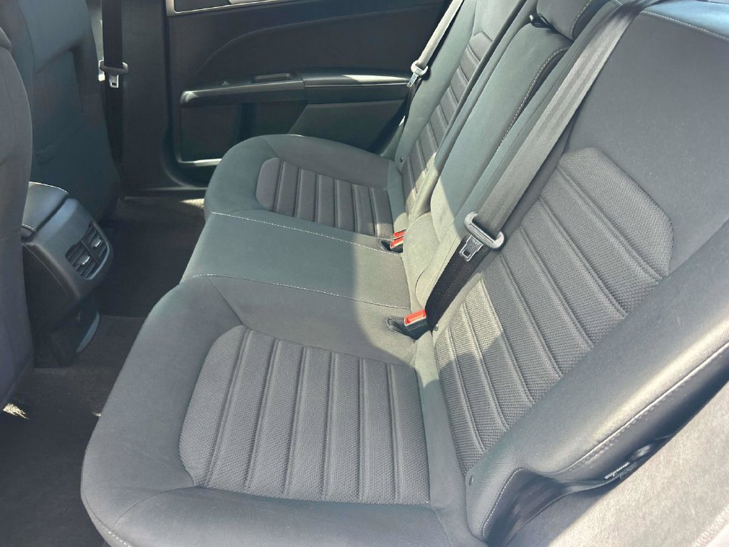 Used 2020 Ford Fusion SE FWD image 21
