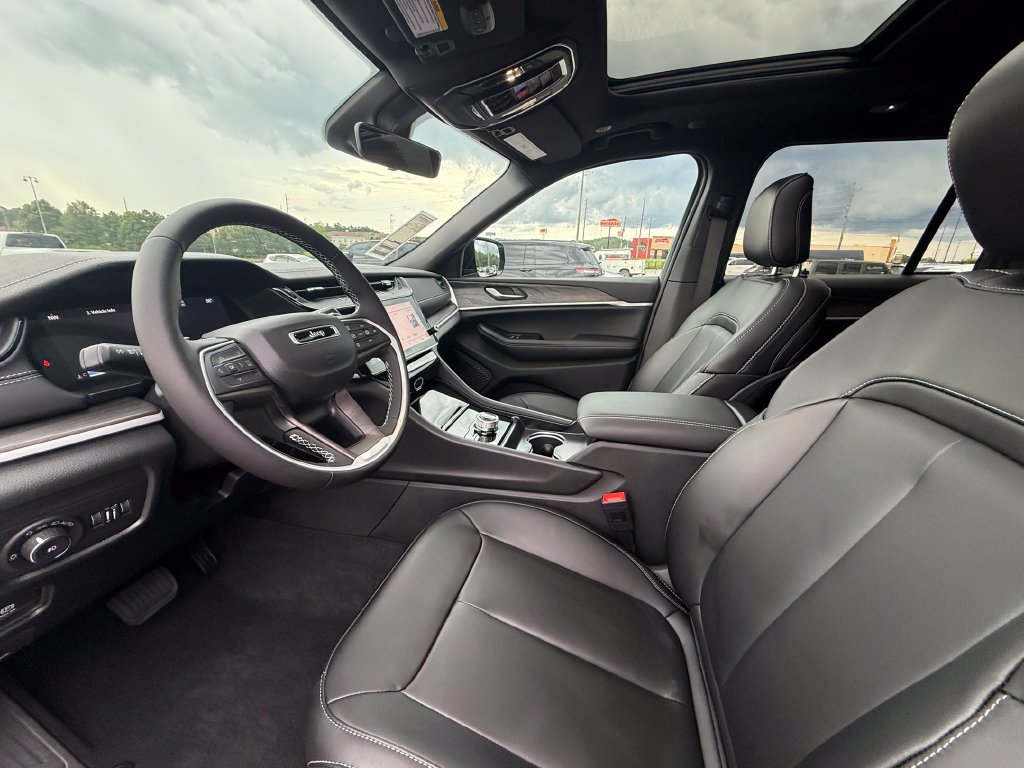 New 2026 Jeep Grand Cherokee Limited w/ Limited Altitude Package AWD/4WD image 19