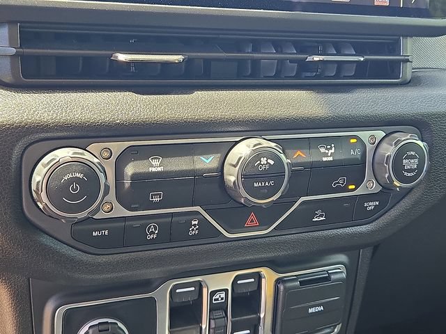 Used 2025 Jeep Gladiator Sport AWD/4WD image 16