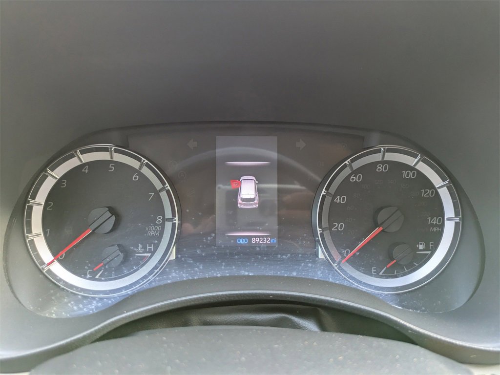 Used 2020 Toyota Highlander LE image 3