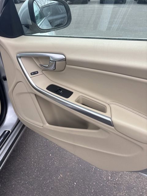 Used 2015 Volvo V60 T5 Platinum image 37