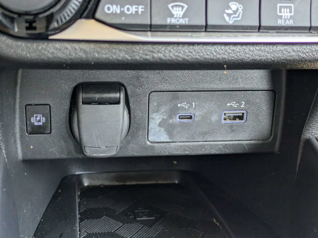 Used 2025 Nissan Versa SR FWD image 20