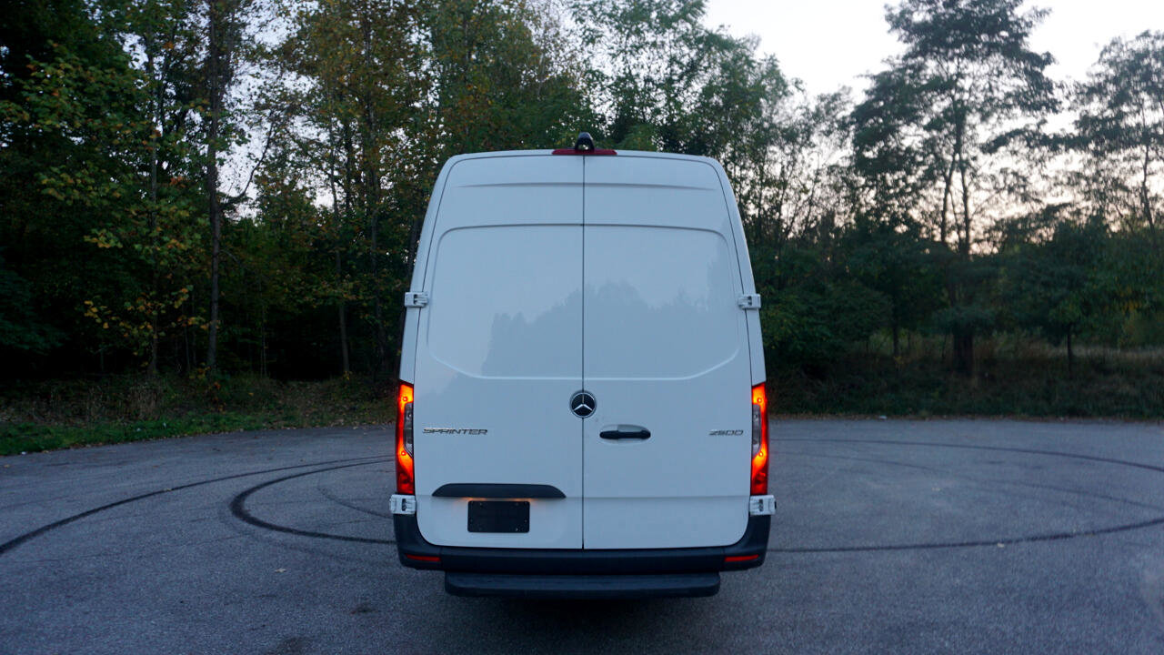 Used 2023 Mercedes-Benz Sprinter 2500 image 4