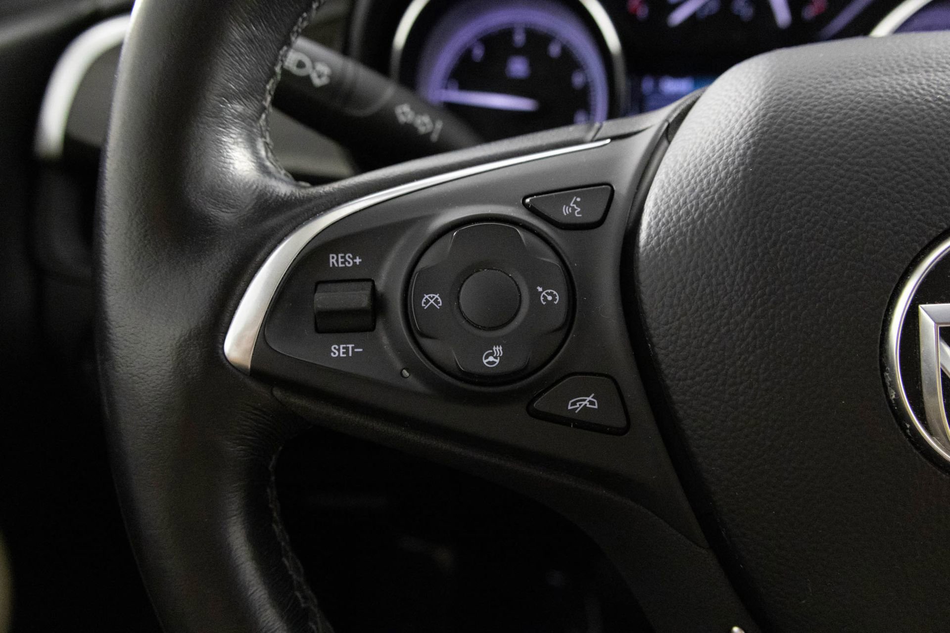 Used 2020 Buick Envision Essence AWD/4WD image 23