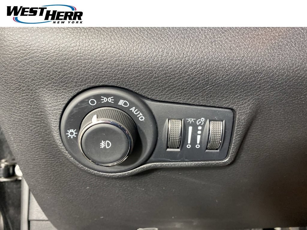Used 2023 Jeep Compass Latitude w/ Convenience Group AWD/4WD image 12