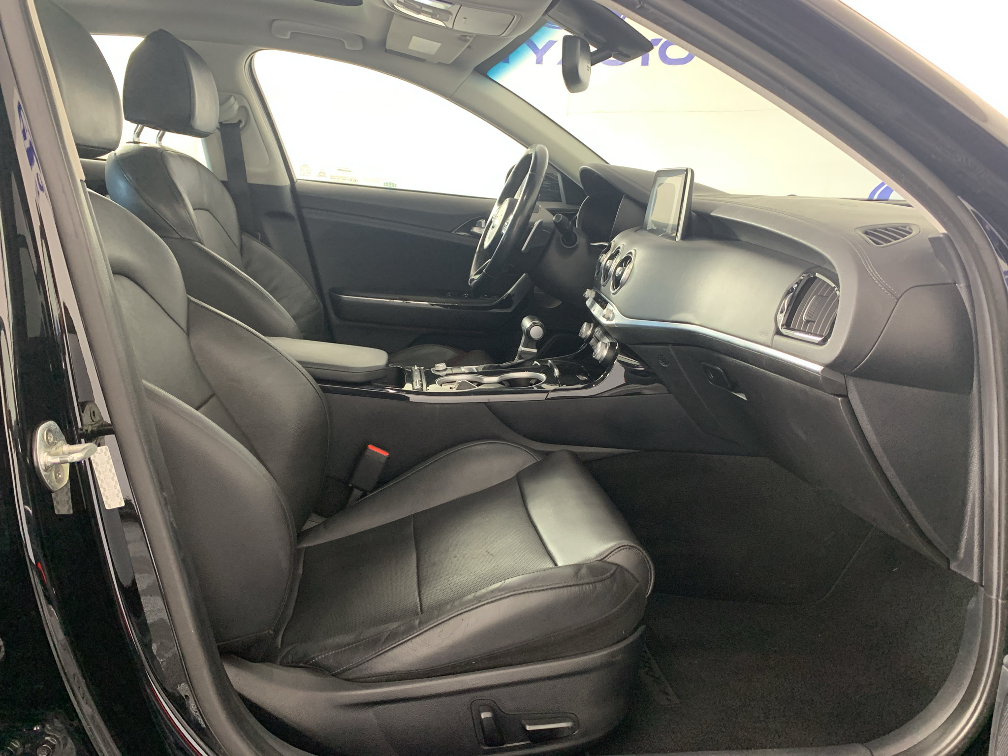 Used 2018 Kia Stinger Premium RWD image 38