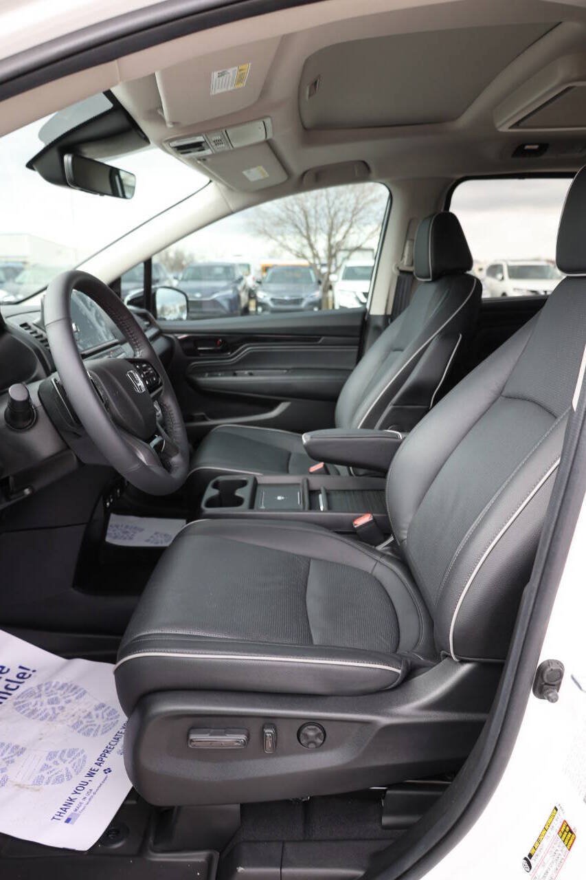 Used 2025 Honda Odyssey Elite image 13