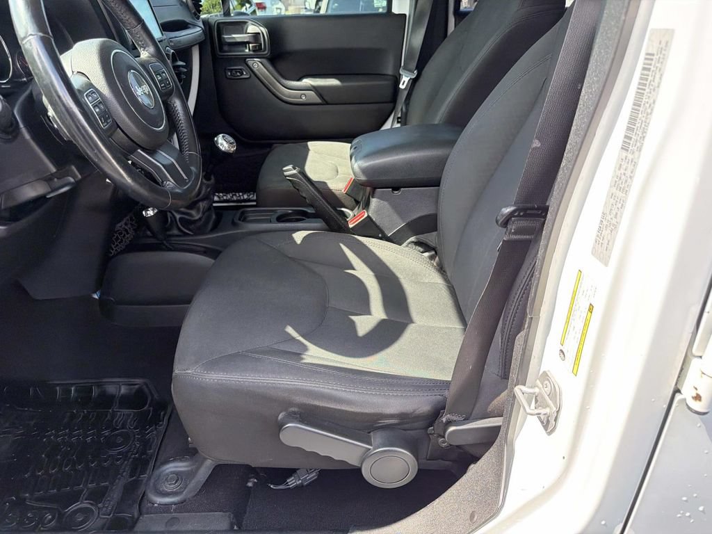 Used 2018 Jeep Wrangler Unlimited Sport S AWD/4WD image 19