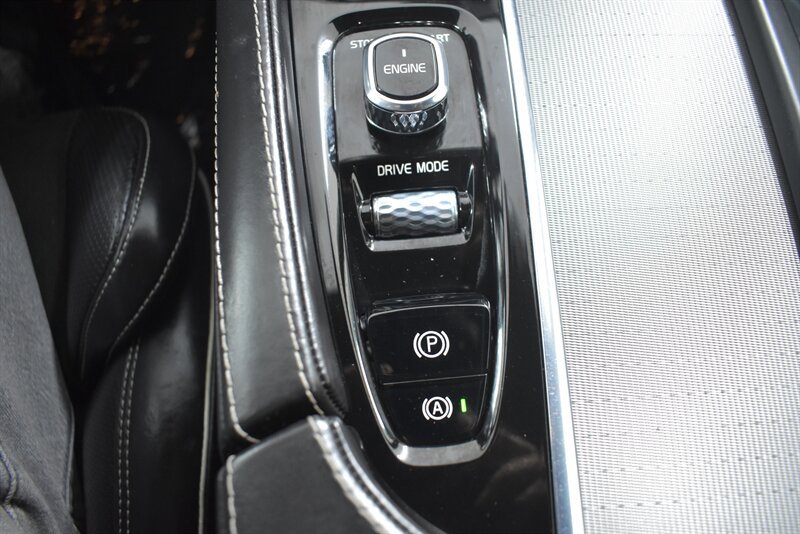 Used 2016 Volvo XC90 T6 R-Design w/ Protection Package Plus AWD/4WD image 16