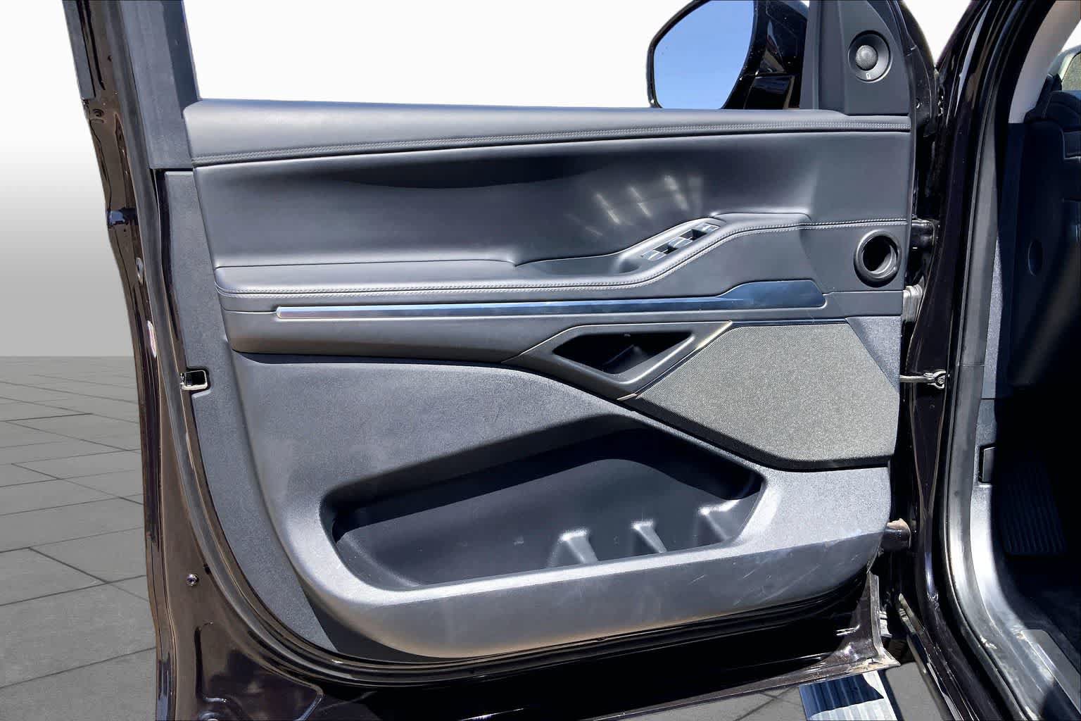Used 2025 Lincoln Navigator Reserve AWD/4WD image 43