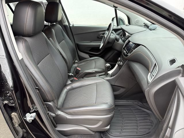 Used 2020 Chevrolet Trax LT w/ LT Convenience Package AWD/4WD image 25