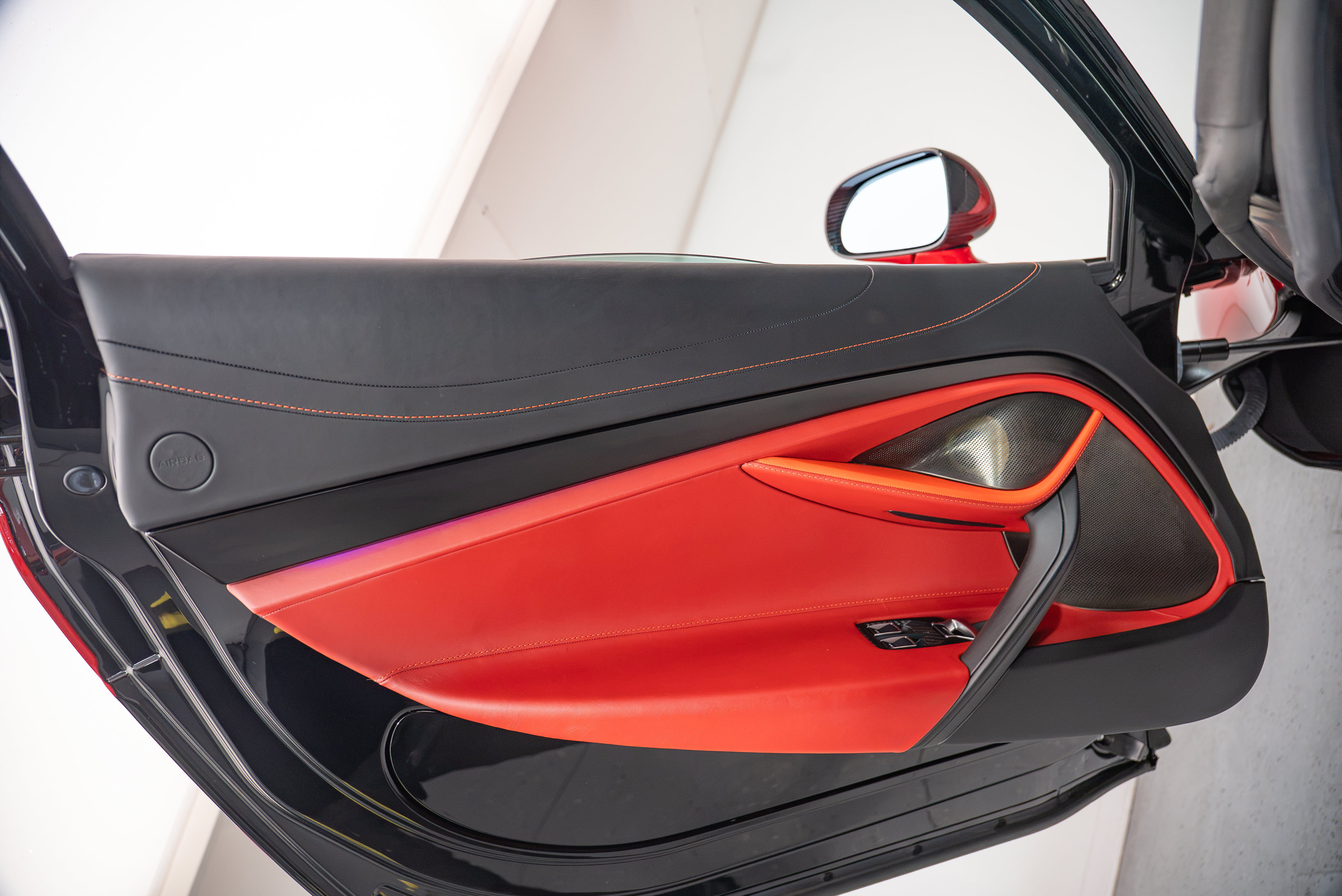 Used 2018 McLaren 720S Performance RWD image 19