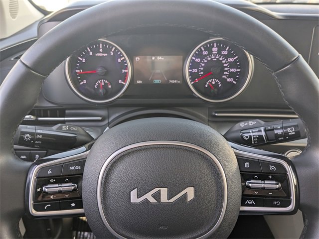 Used 2022 Kia Carnival LX image 23