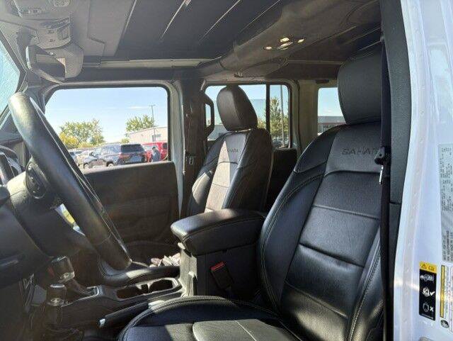 Used 2022 Jeep Wrangler Unlimited Sahara w/ Cold Weather Group AWD/4WD image 2