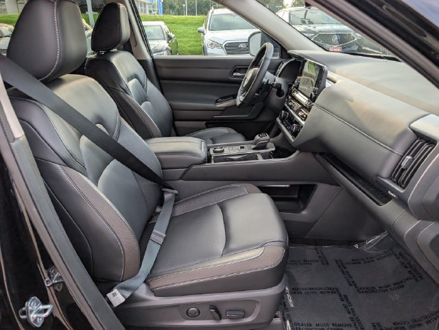 Certified 2024 Nissan Pathfinder SL AWD/4WD image 11