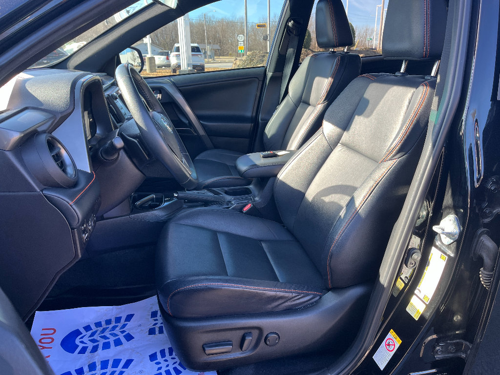 Used 2018 Toyota RAV4 SE w/ Power Extra Value Package image 26