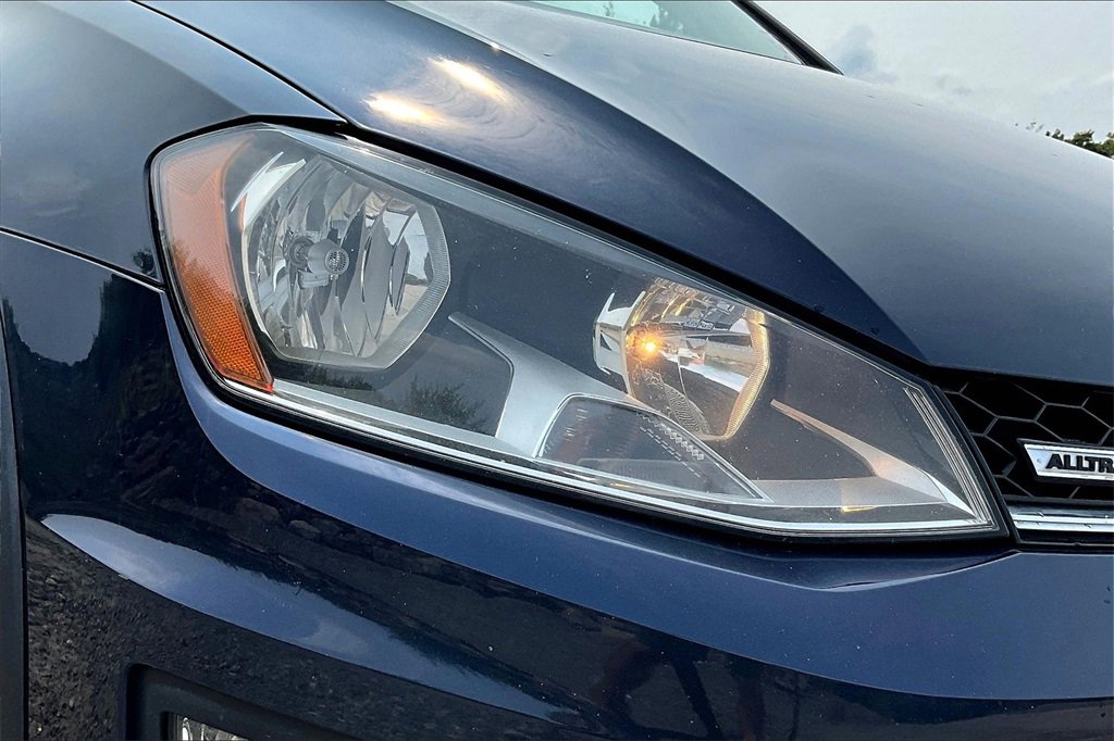 Used 2017 Volkswagen Golf Alltrack S image 25