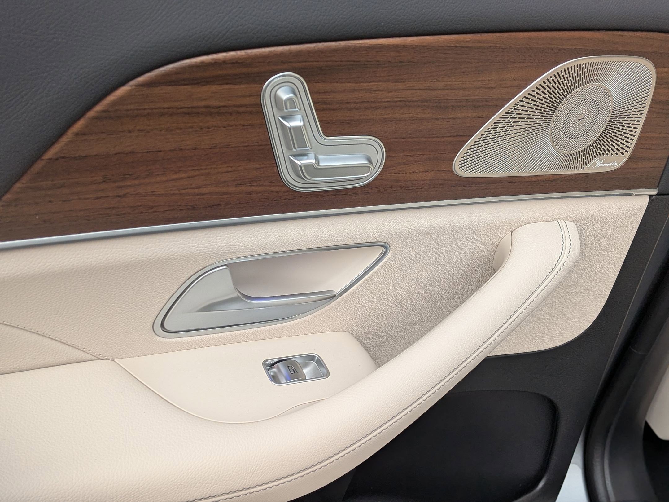 Certified 2025 Mercedes-Benz GLS 450 4MATIC image 28