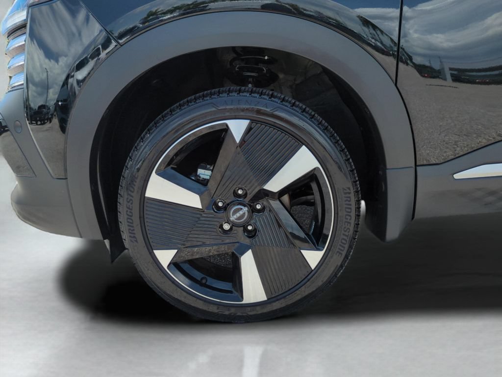 Certified 2026 Nissan Kicks SR FWD image 24