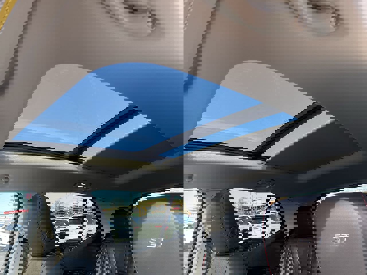 Certified 2023 Buick Envision Essence w/ Sport Touring Package image 18